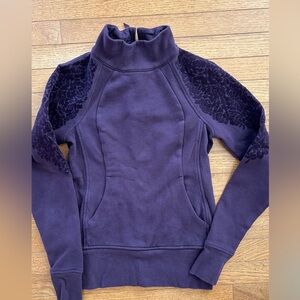 Lululemon pullover-Rare design
